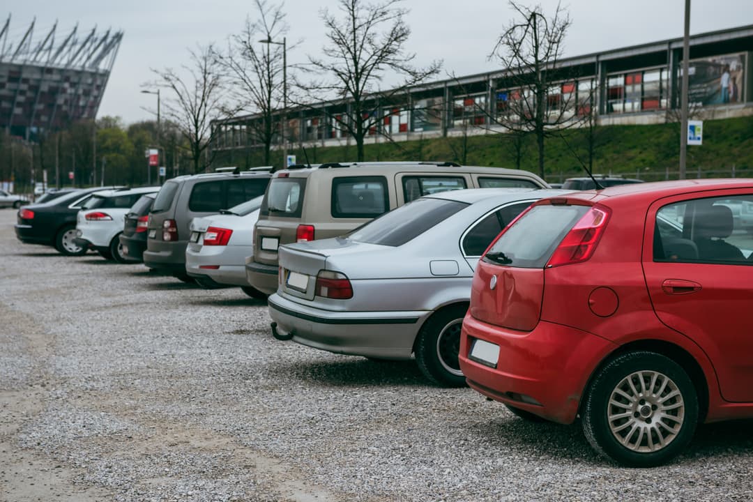 Rabljeni avtomobili na parkirišču